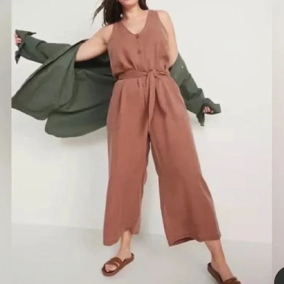 Old Navy Pants - Old Navy Women's Voop Neck Waist Defined Jumpsuit
